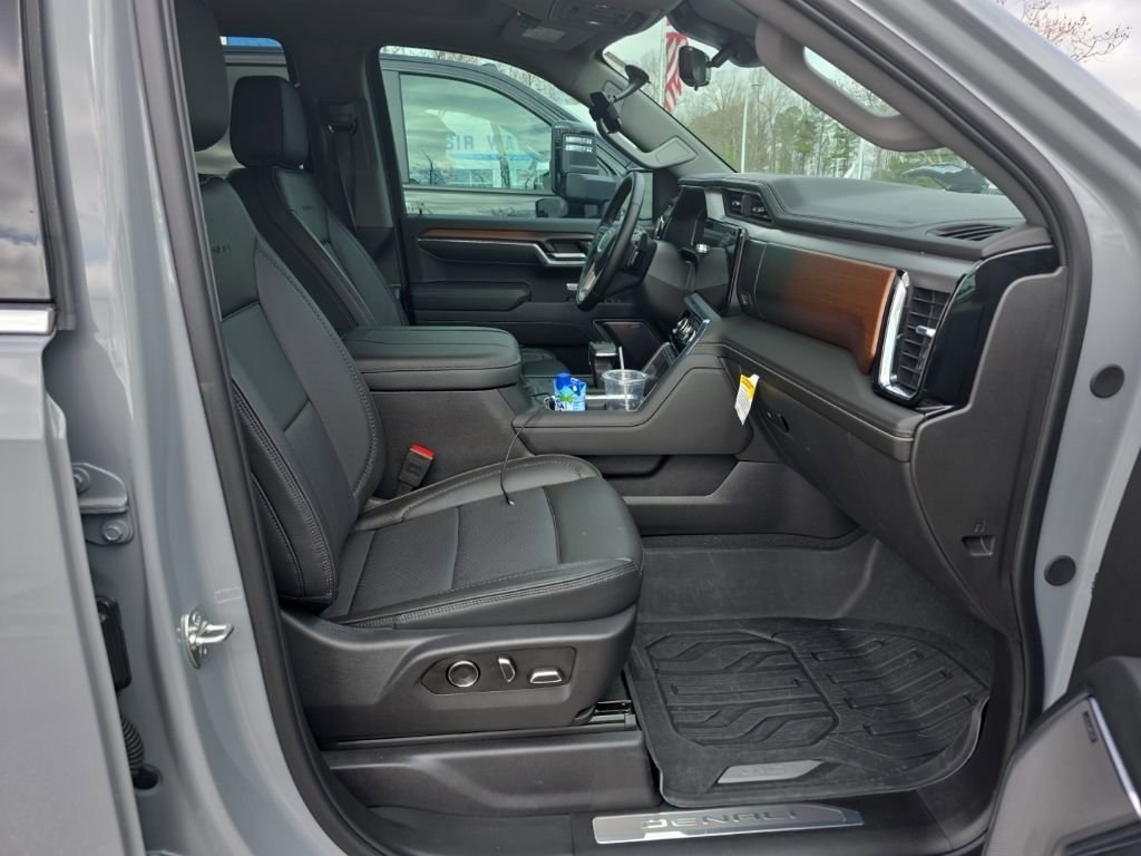 Used 2025 GMC Sierra 1500 Denali w/ Denali Reserve Package image 11