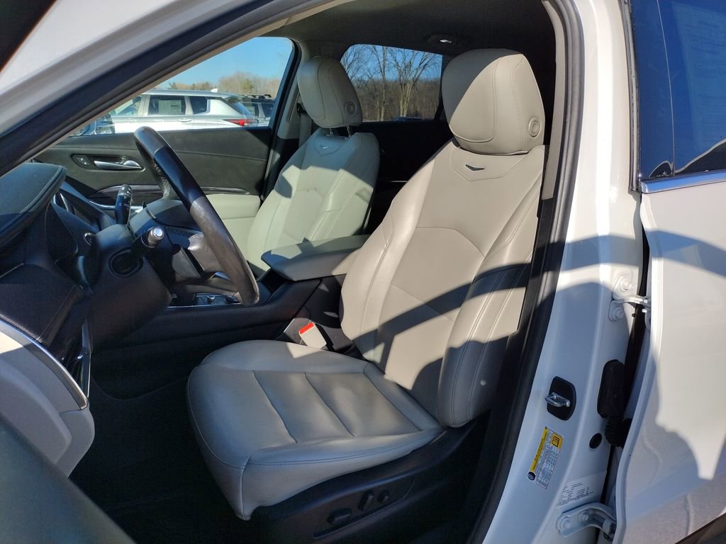 Used 2019 Cadillac XT4 Luxury AWD/4WD image 2