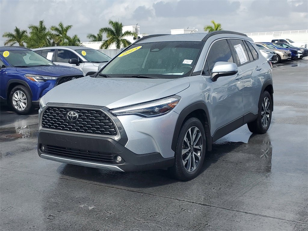 Certified 2023 Toyota Corolla Cross XLE image 3