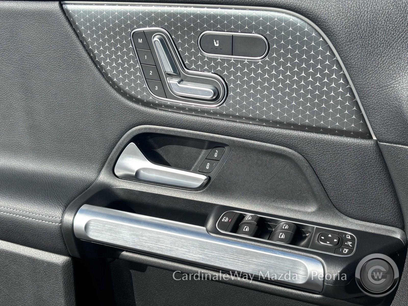 Used 2024 Mercedes-Benz EQB 300 300 image 25