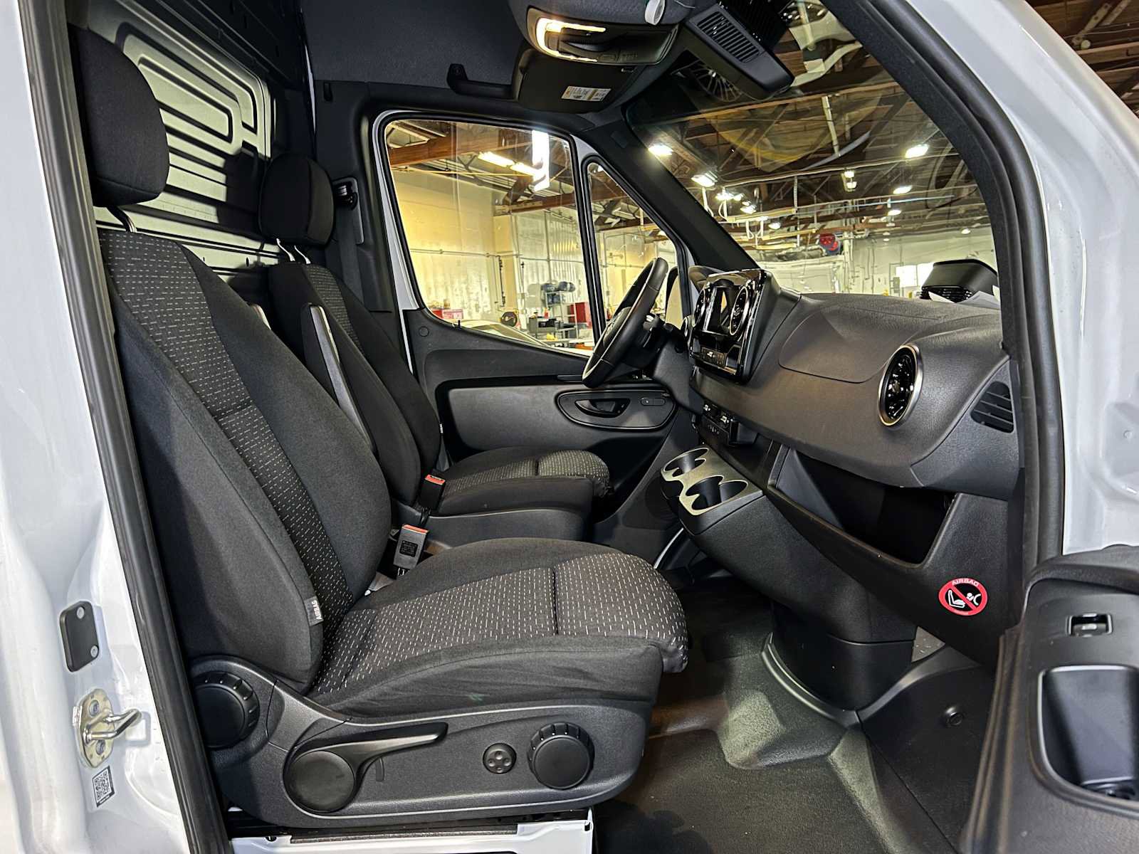 Used 2025 Mercedes-Benz Sprinter 2500 image 11