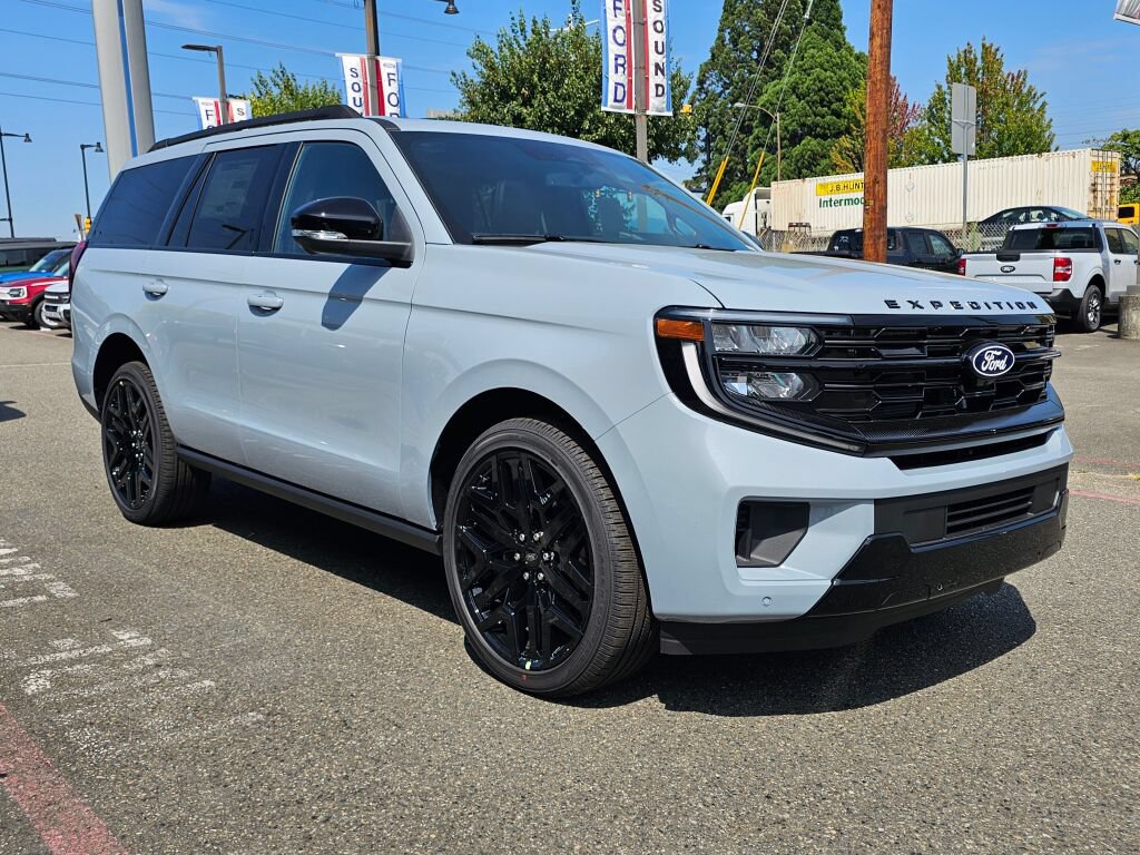New 2027 Ford Expedition Platinum w/ Stealth Performance Package AWD/4WD image 3