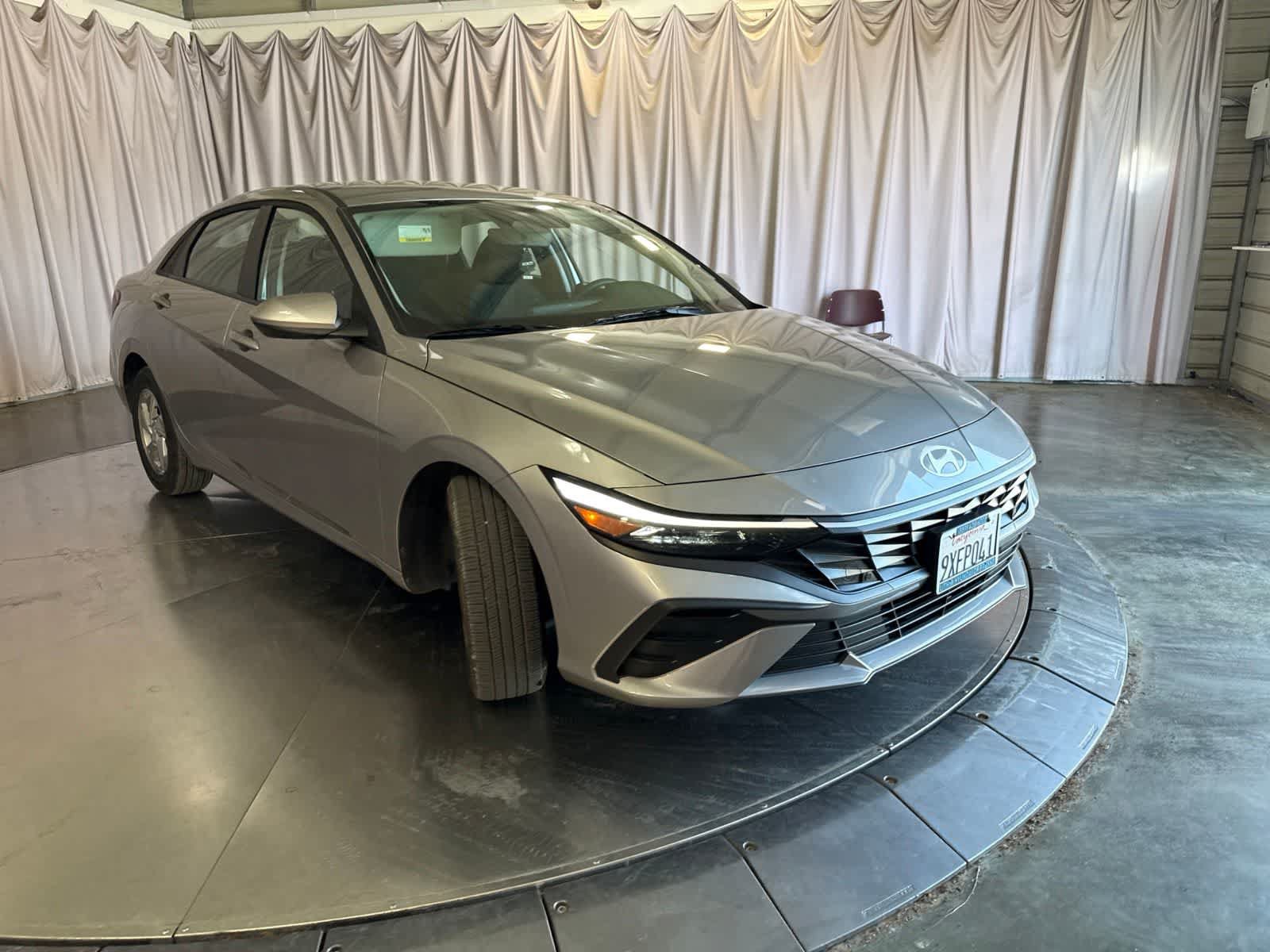 Certified 2026 Hyundai Elantra SE FWD image 3