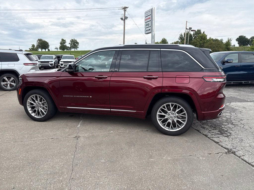 Used 2023 Jeep Grand Cherokee Summit AWD/4WD image 3