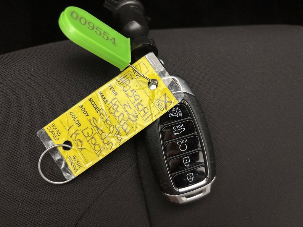 Used 2023 Hyundai Elantra SEL image 30