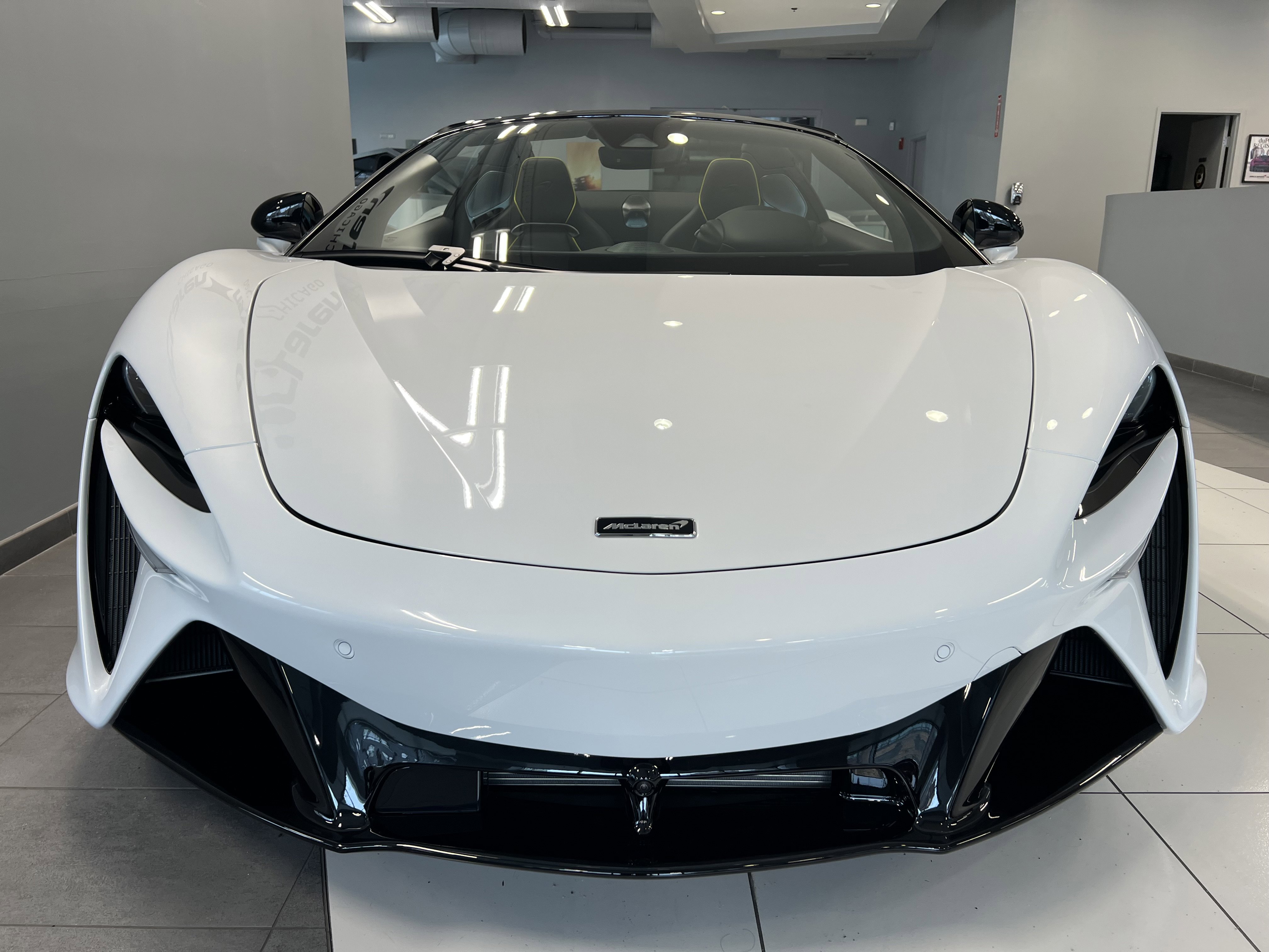 Used 2025 McLaren Artura Spider RWD image 11
