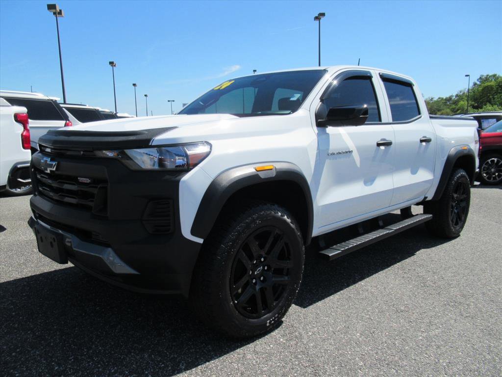 Used 2024 Chevrolet Colorado Trail Boss w/ Technology Package image 3