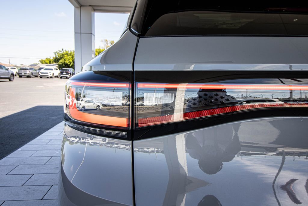 Certified 2022 Volkswagen ID.4 Pro S w/ Gradient Package image 13