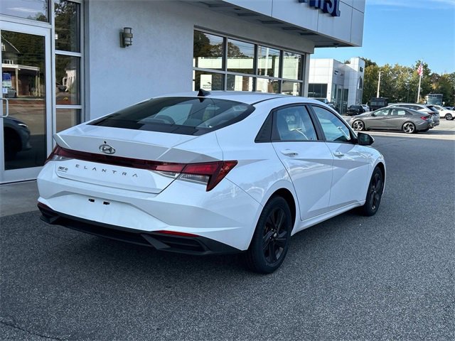 Certified 2022 Hyundai Elantra SEL w/ Cargo Package image 3