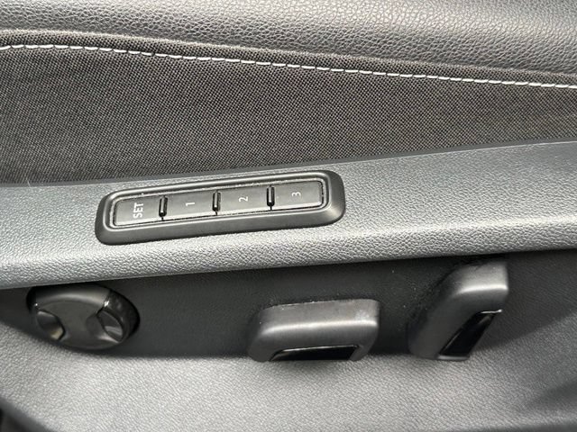 Used 2023 Volkswagen Tiguan SEL R-Line AWD/4WD image 28