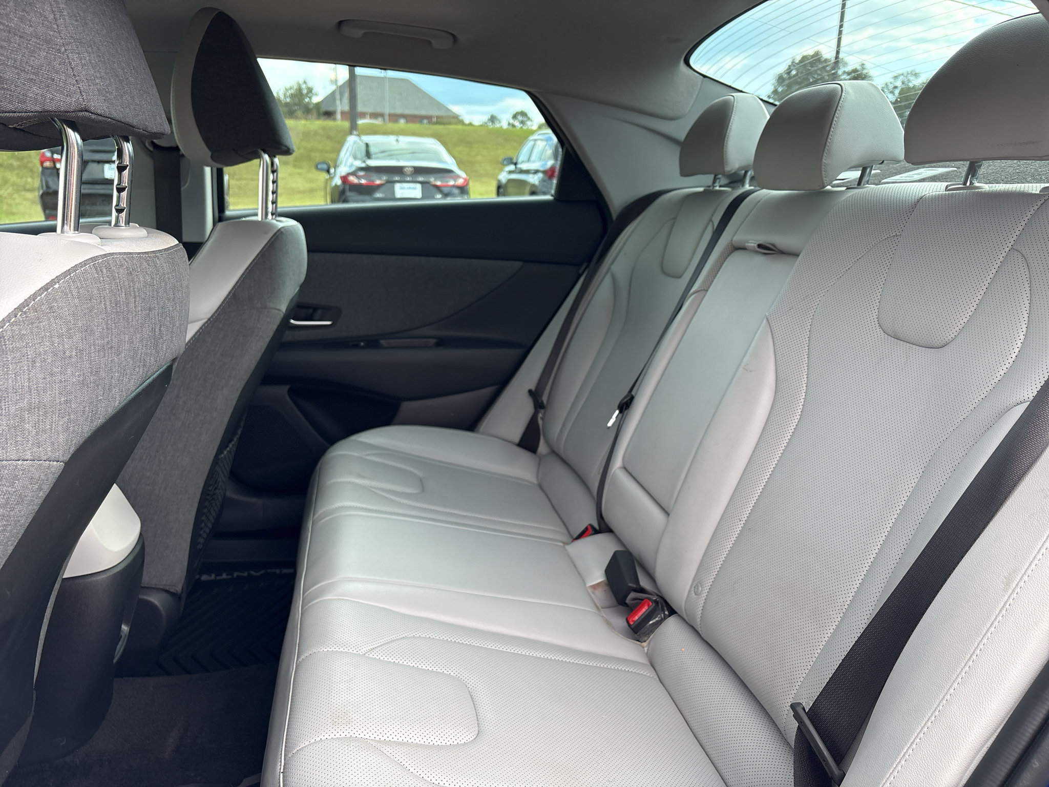 Used 2025 Hyundai Elantra Limited FWD image 13