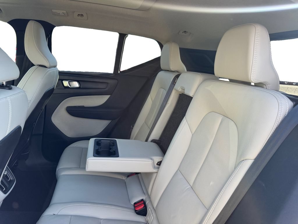 Certified 2024 Volvo XC40 B5 Ultimate w/ Climate Package AWD/4WD image 28