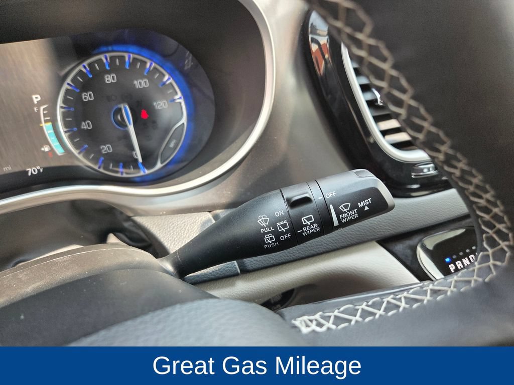 Used 2024 Chrysler Pacifica Touring-L FWD image 22