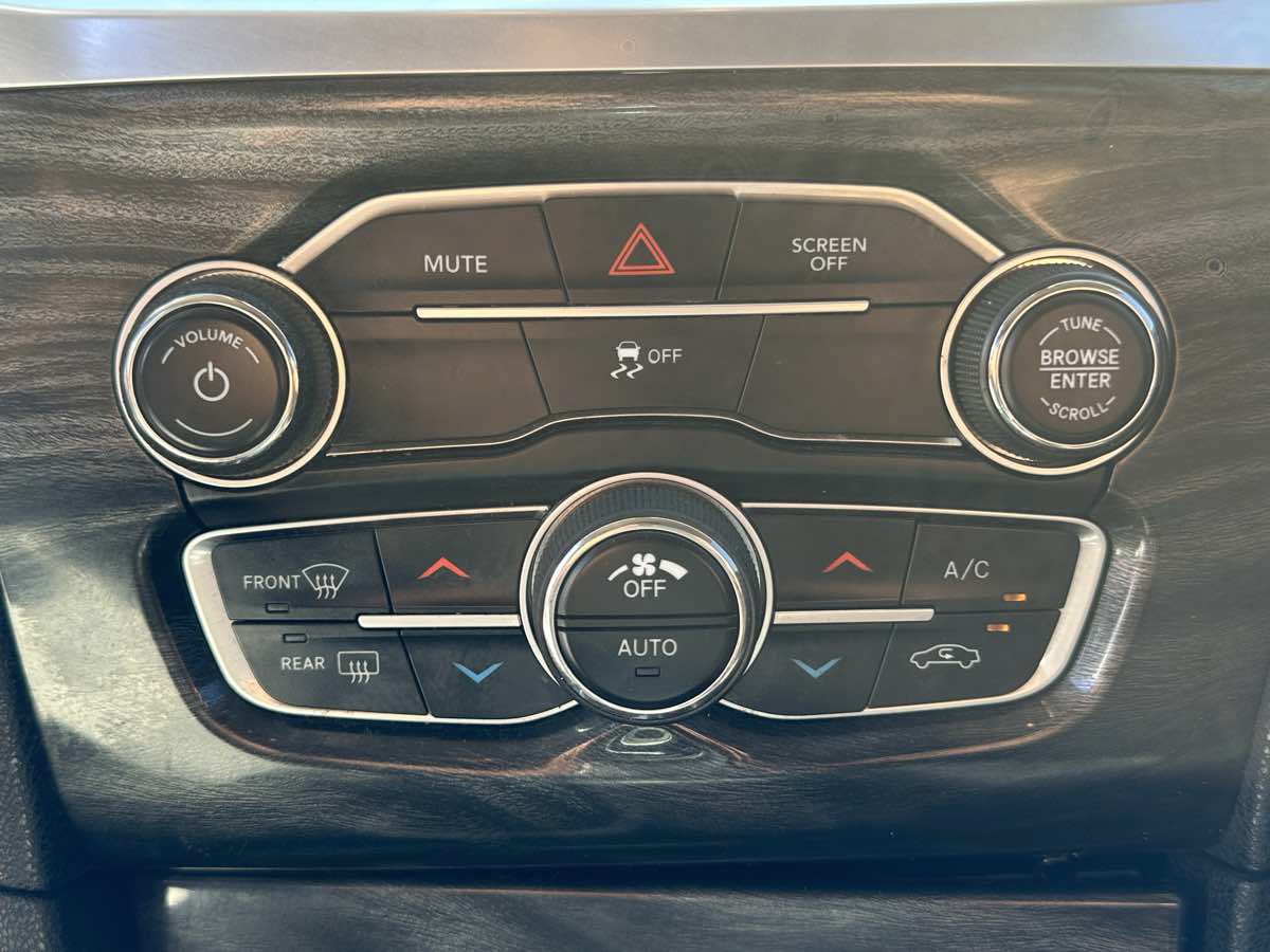 Used 2019 Chrysler 300 Touring w/ Sport Appearance Package RWD image 20