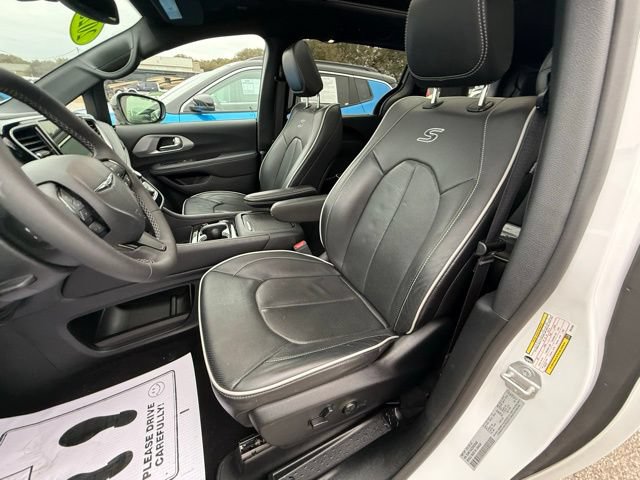 Used 2025 Chrysler Pacifica Limited FWD image 9