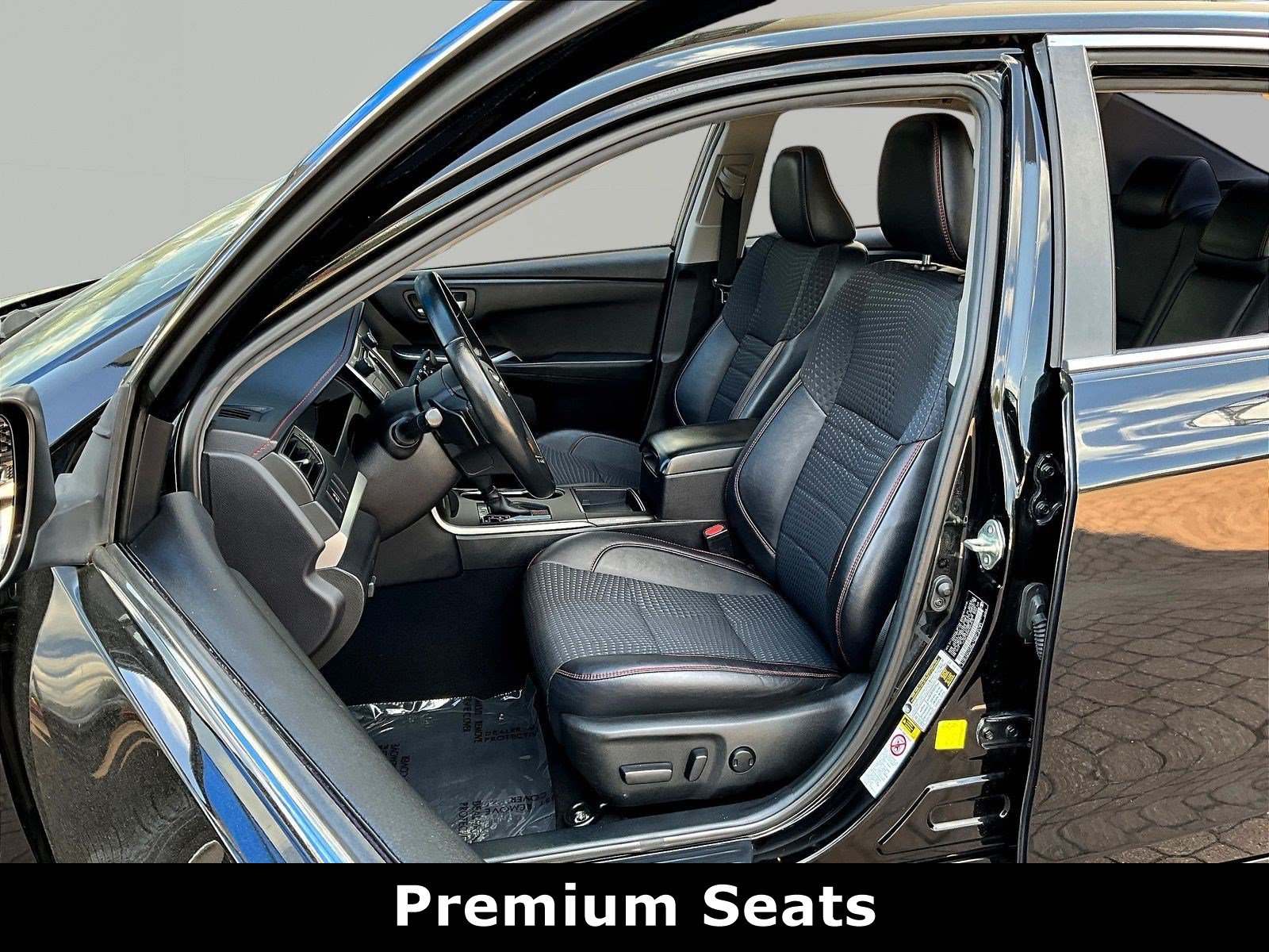 Used 2015 Toyota Camry SE w/ Moonroof Package FWD image 19
