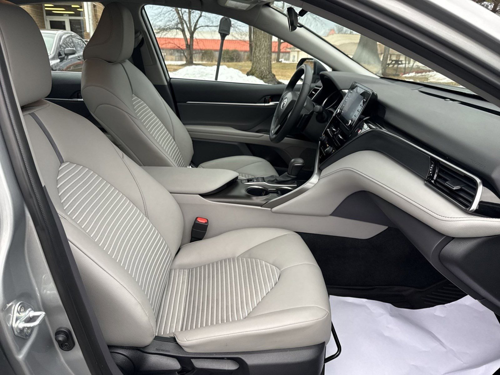 Used 2024 Toyota Camry SE image 25