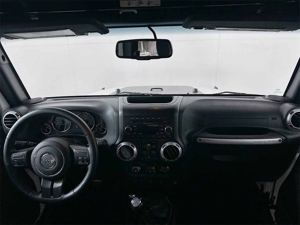 Used 2015 Jeep Wrangler Unlimited Sahara image 19