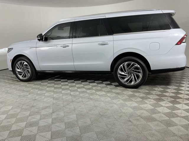 Used 2025 Lincoln Navigator L Reserve AWD/4WD image 3