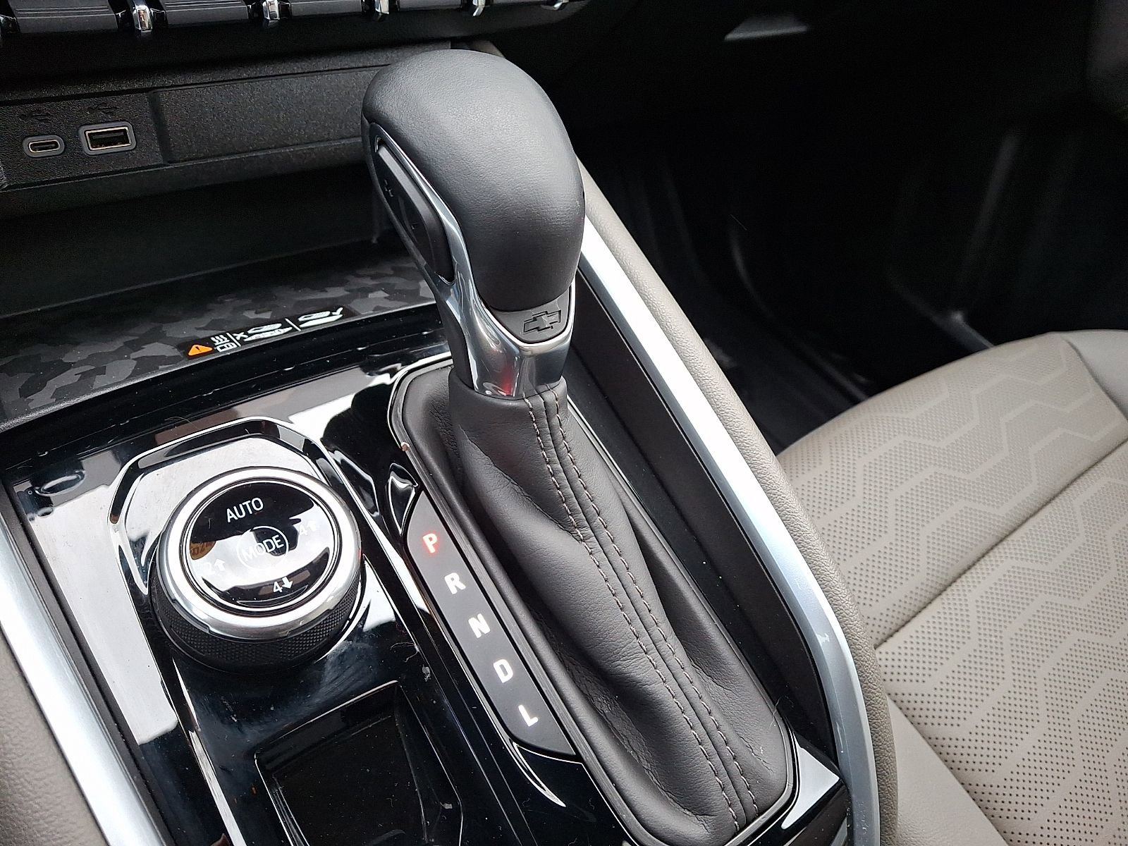 Used 2024 Chevrolet Colorado ZR2 w/ ZR2 Bison Edition image 15