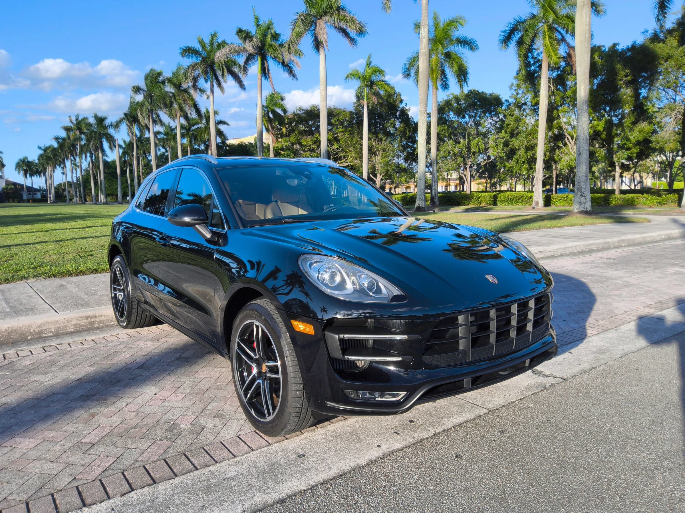 Used 2018 Porsche Macan Turbo AWD/4WD image 1