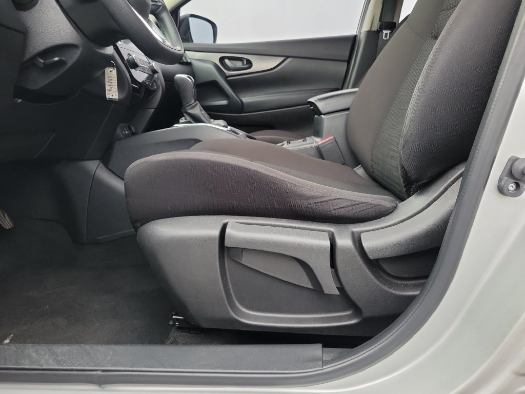 Used 2020 Nissan Rogue Sport S w/ Appearance Package AWD/4WD image 19