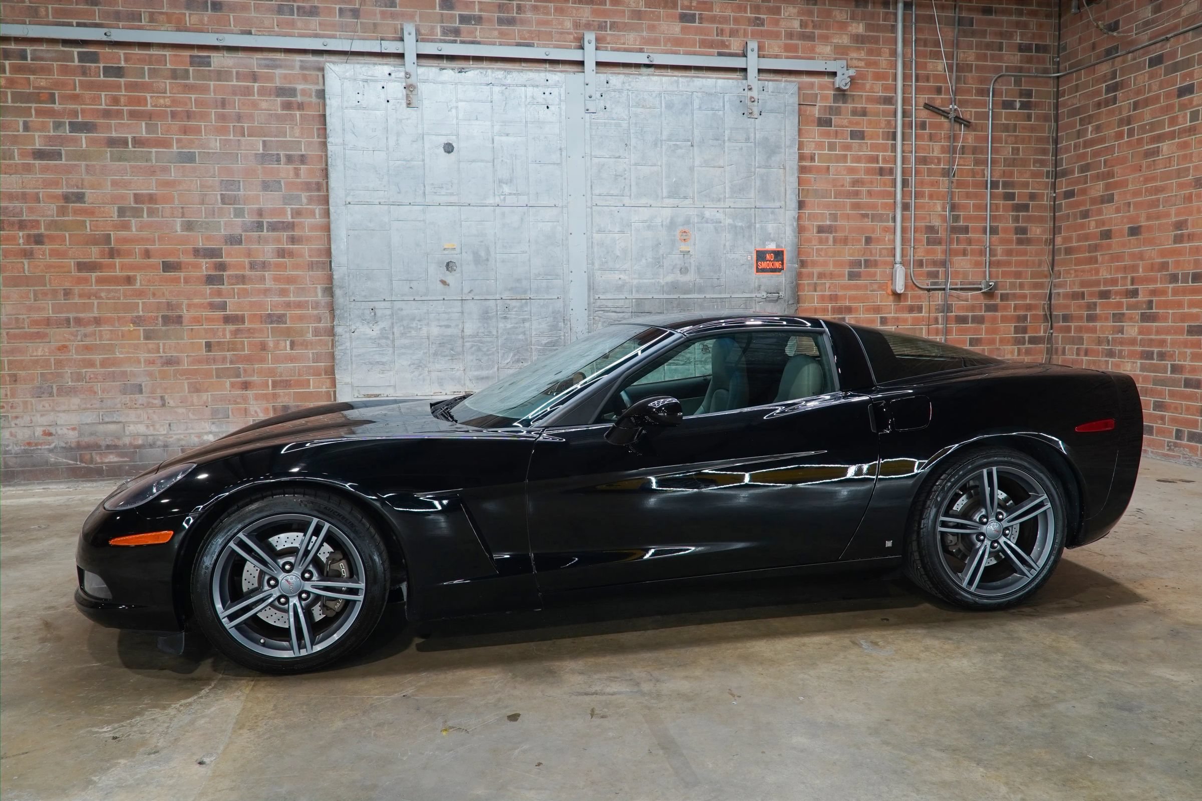 Used 2009 Chevrolet Corvette Coupe w/ Preferred Equipment Group RWD image 9