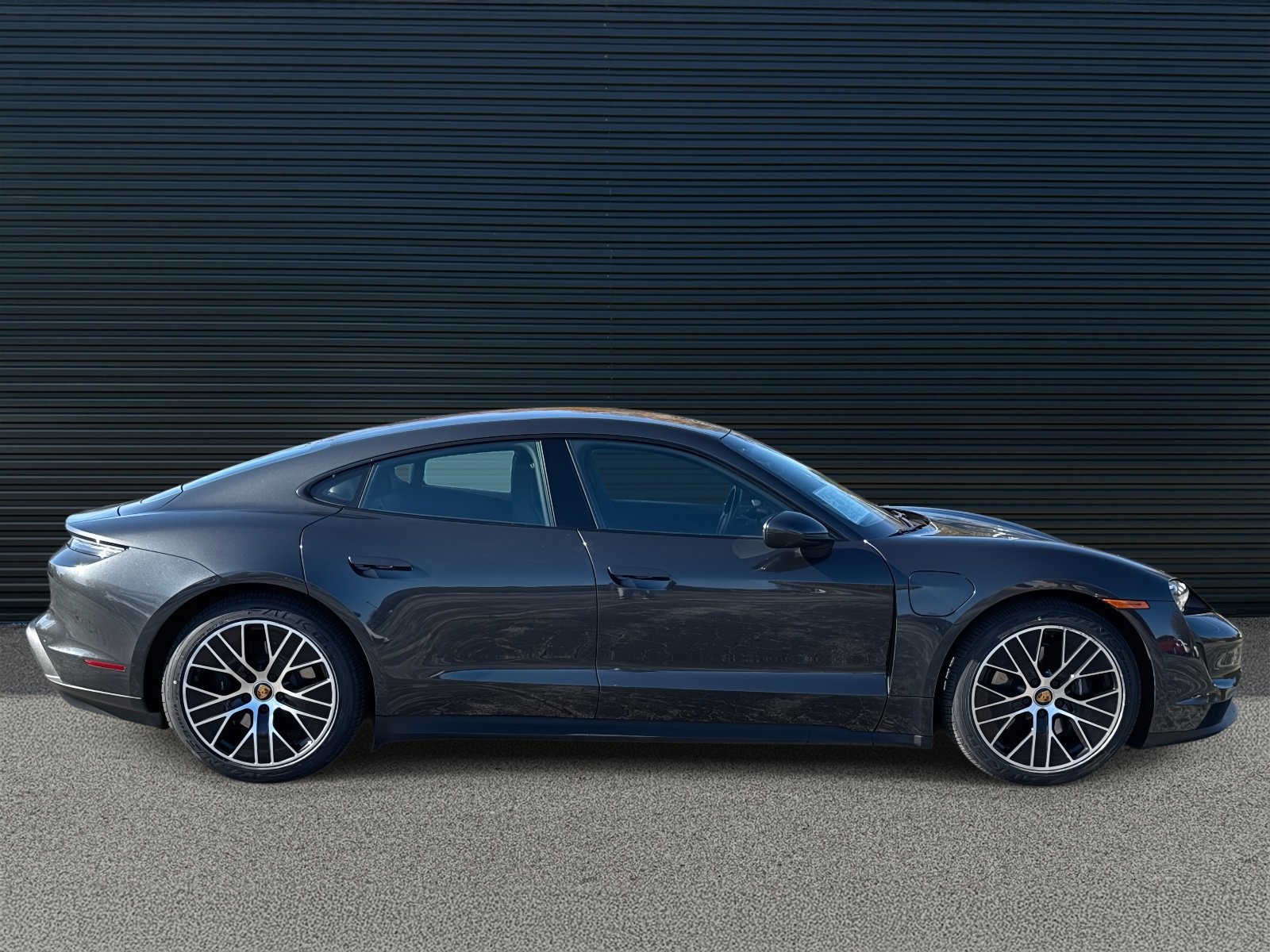 Used 2021 Porsche Taycan image 4