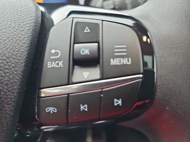 Used 2025 Ford Escape SE FWD image 16