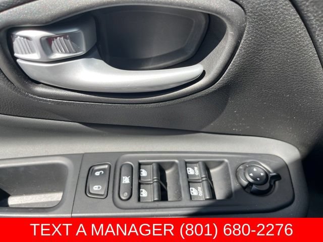 Used 2023 Jeep Renegade Latitude w/ Sun/Sound Group AWD/4WD image 15