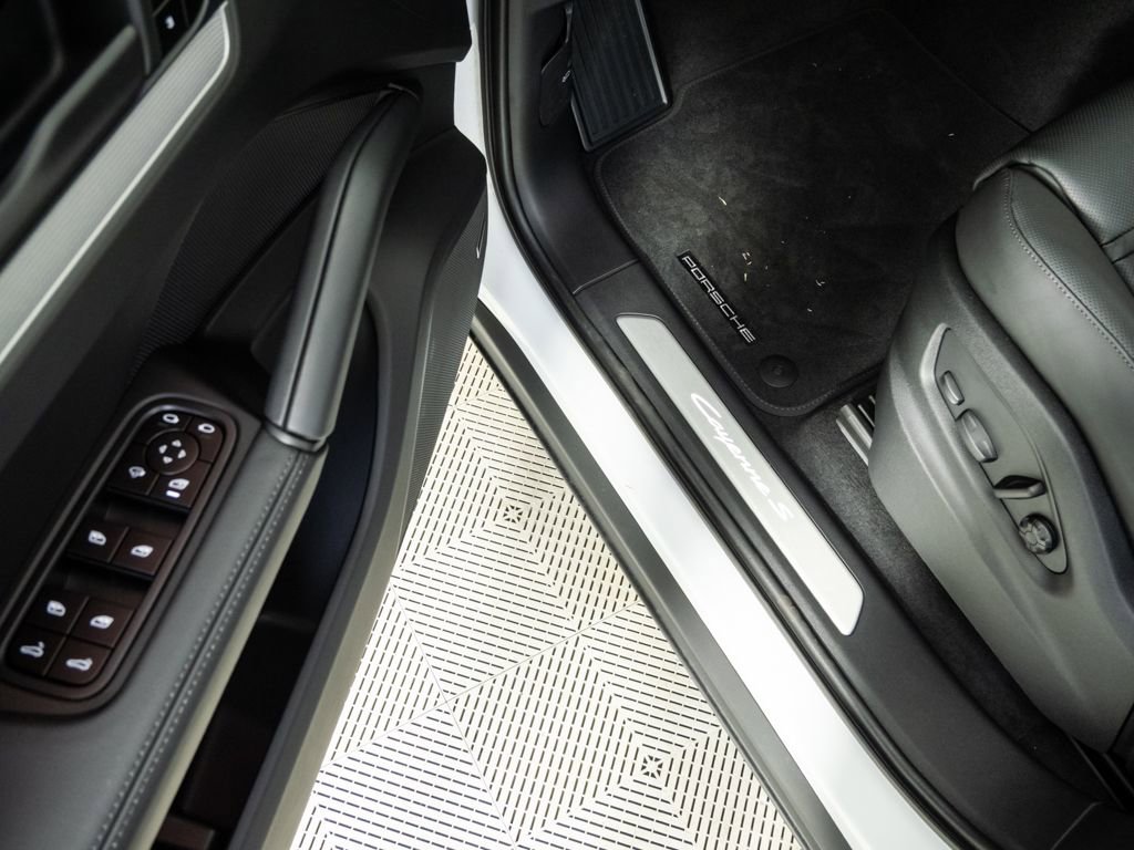 New 2026 Porsche Cayenne S image 8