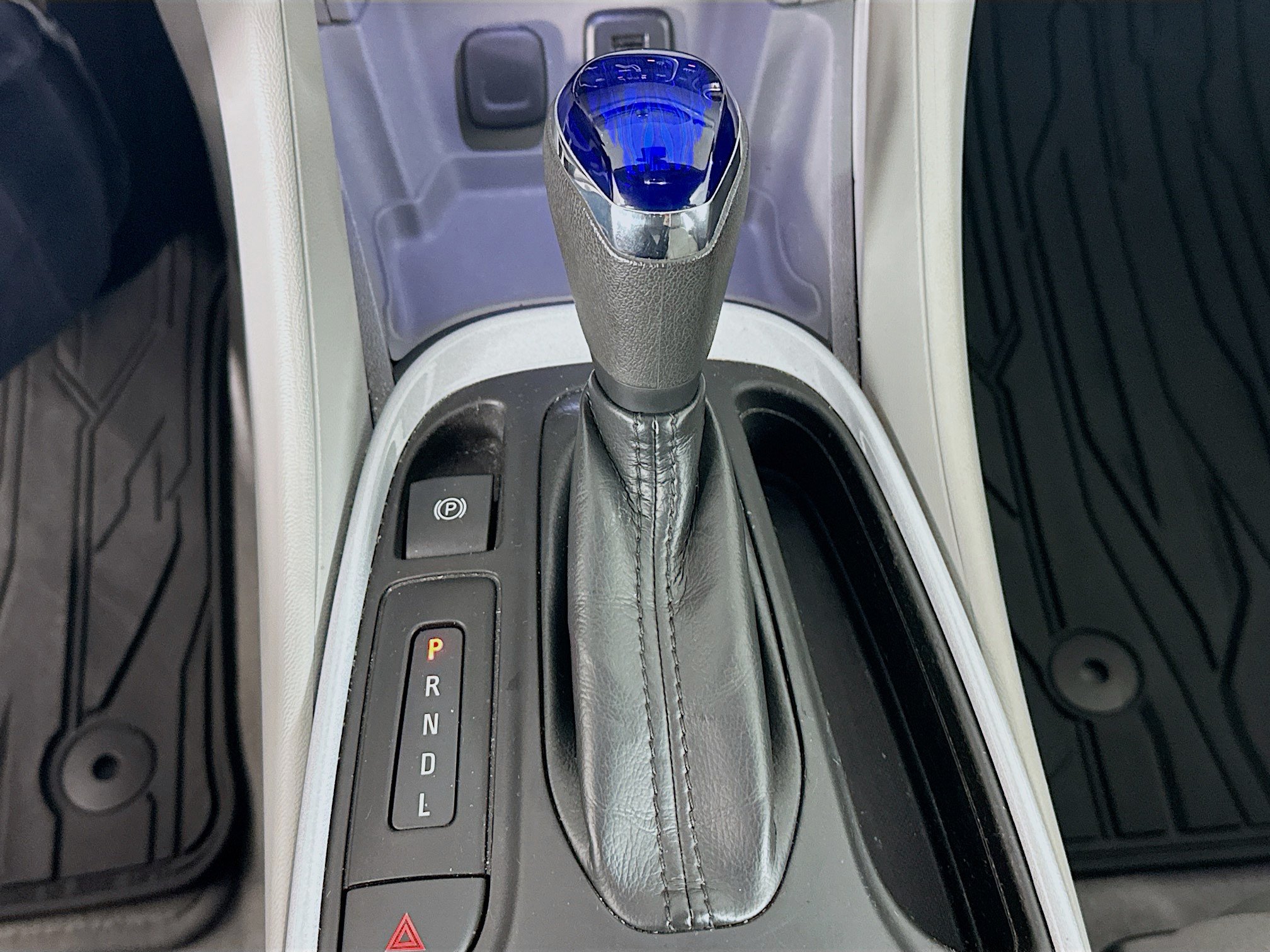 Used 2018 Chevrolet Volt LT w/ Comfort Package FWD image 23