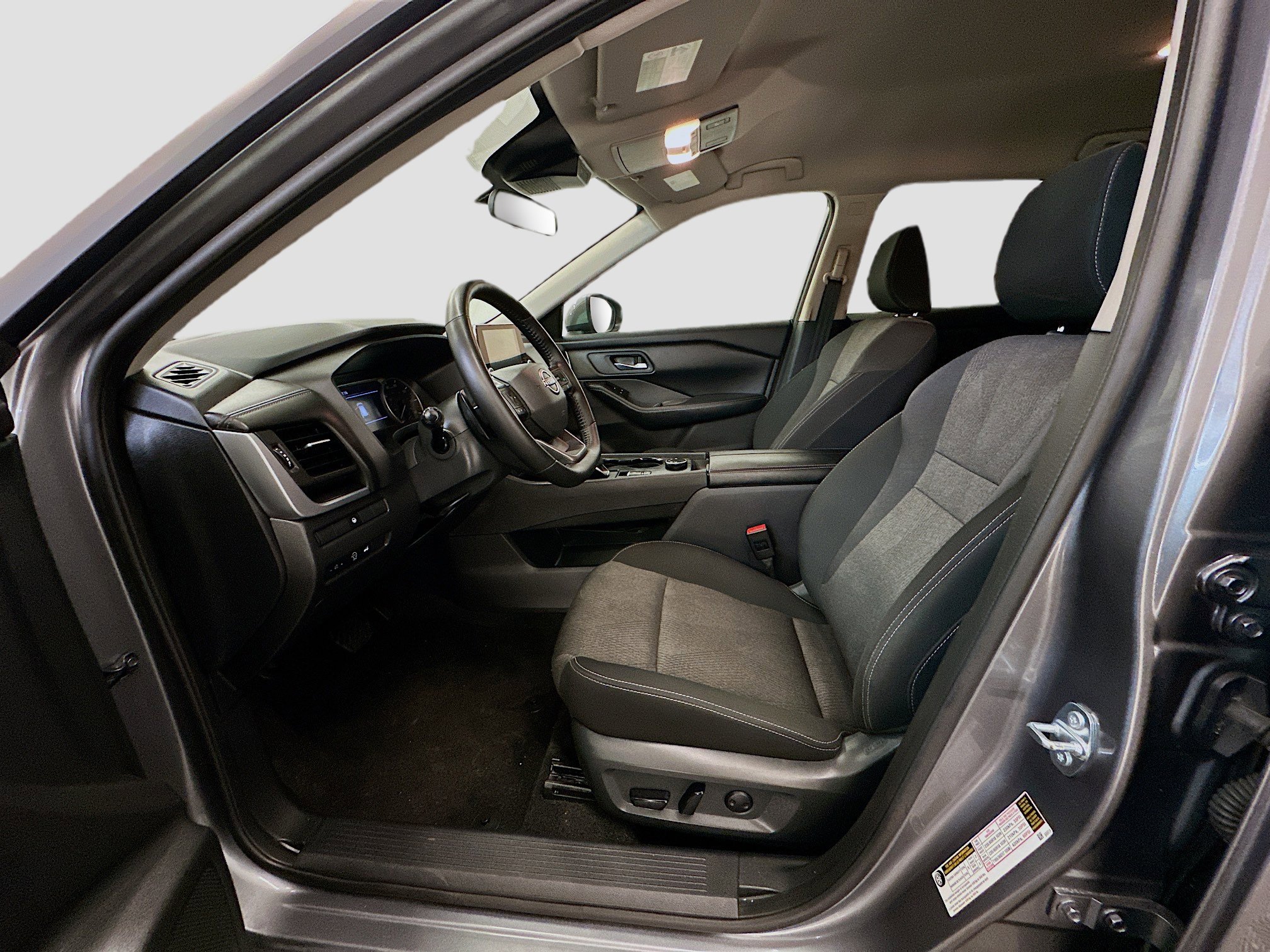 Used 2025 Nissan Rogue SV image 13