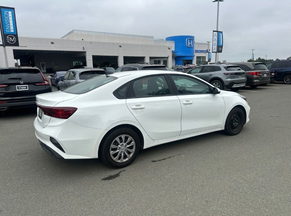 Used 2024 Kia Forte LX FWD image 3