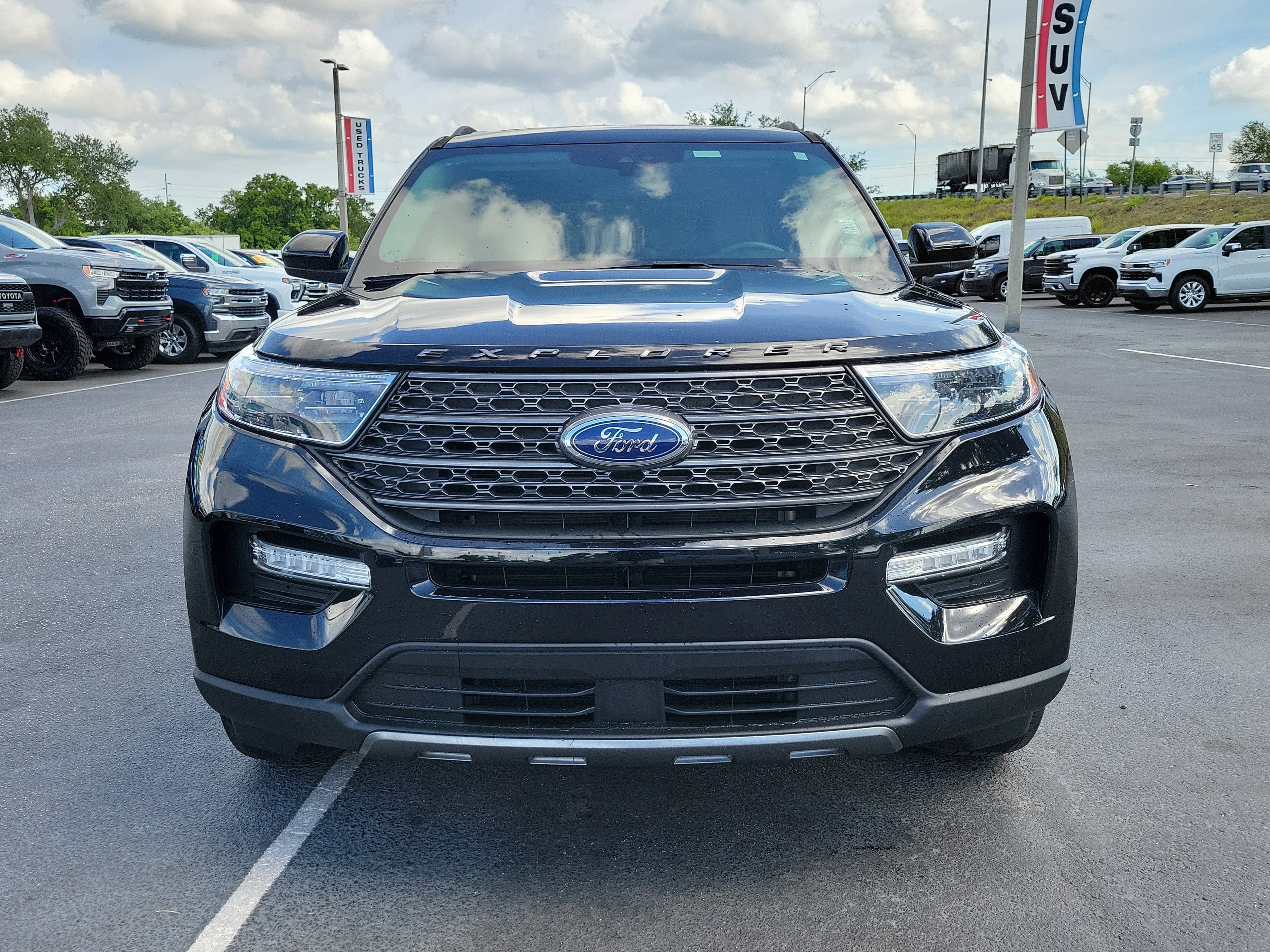 Certified 2023 Ford Explorer XLT w/ Equipment Group 202A AWD/4WD image 2