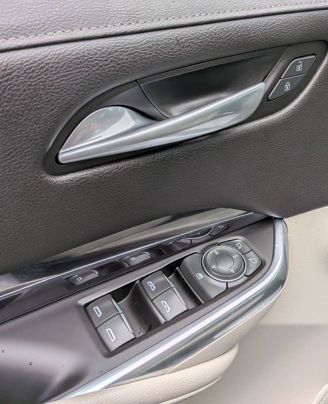 Used 2019 Cadillac XT4 Luxury w/ Cold Weather Package AWD/4WD image 13