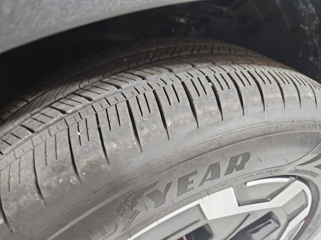 Certified 2025 Hyundai Santa Fe SEL image 28