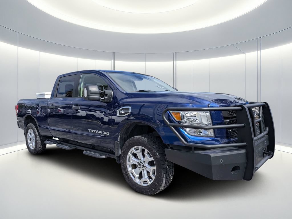 Used 2022 Nissan Titan SV w/ SV Convenience Package AWD/4WD image 2