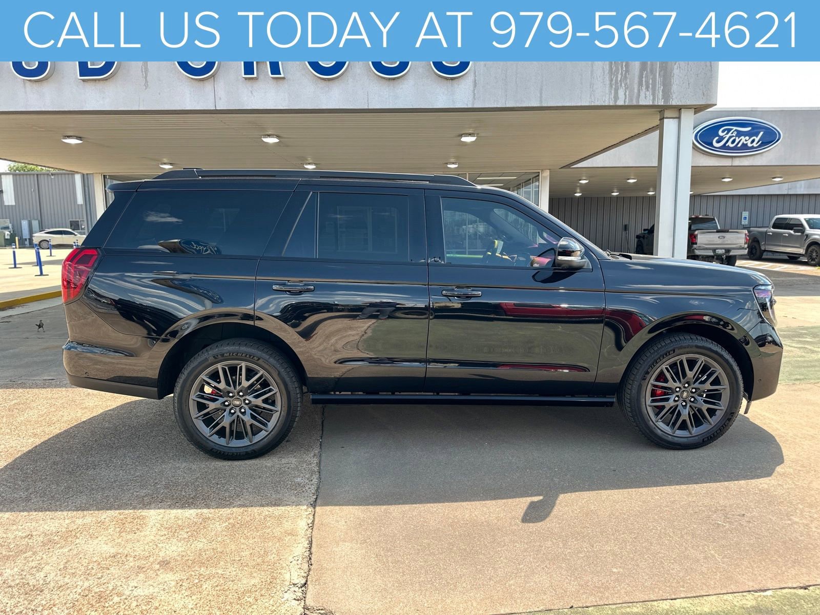 New 2025 Ford Expedition Platinum w/ Stealth Performance Package image 18