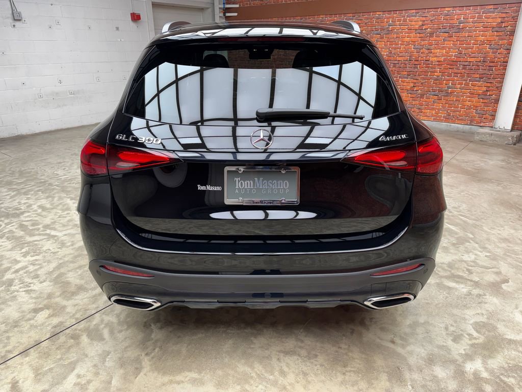 Used 2026 Mercedes-Benz GLC 300 4MATIC image 4