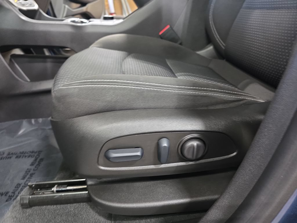 Used 2024 GMC Terrain SLE w/ Driver Convenience Package AWD/4WD image 27
