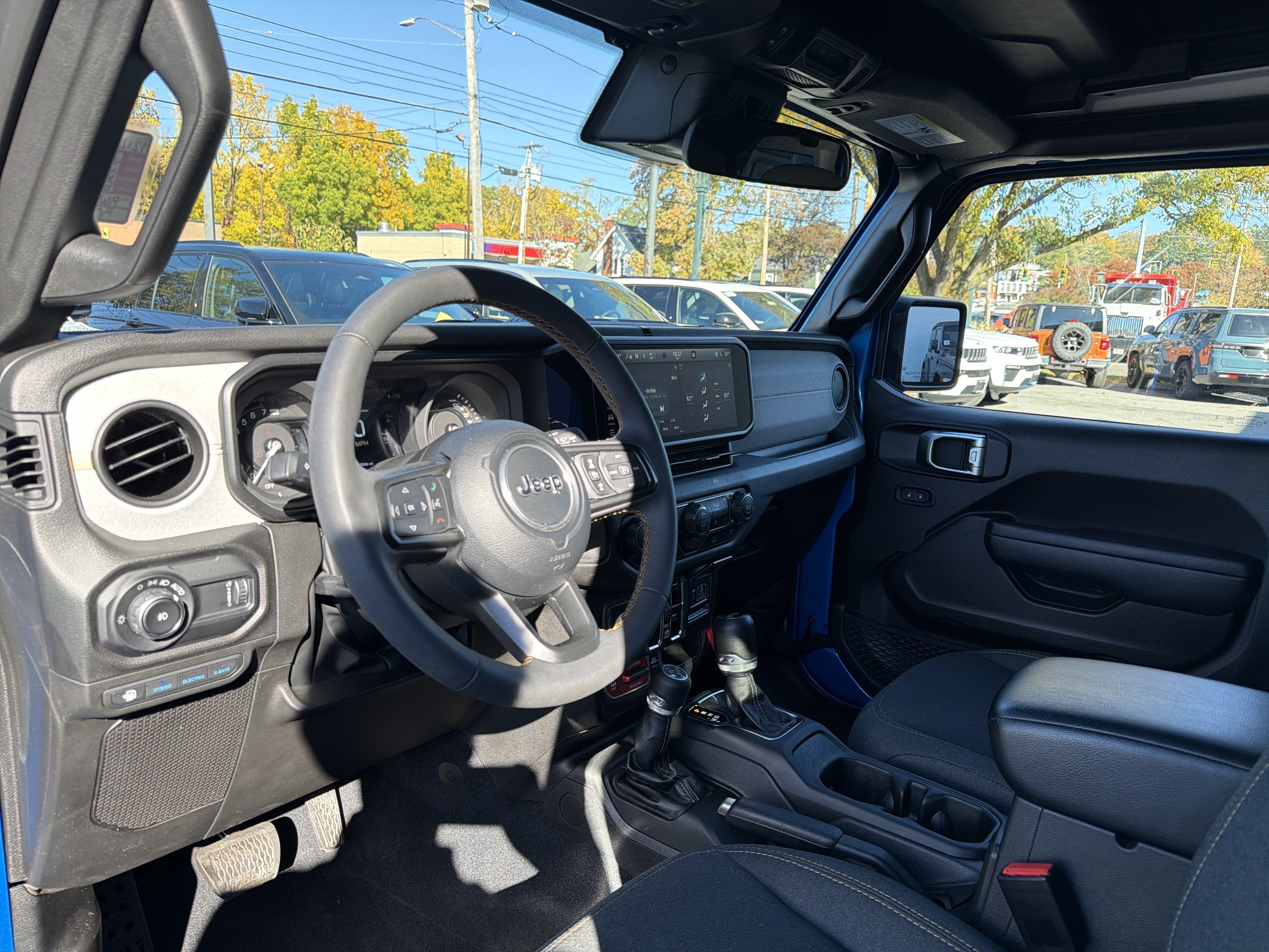Used 2024 Jeep Wrangler Unlimited AWD/4WD image 11