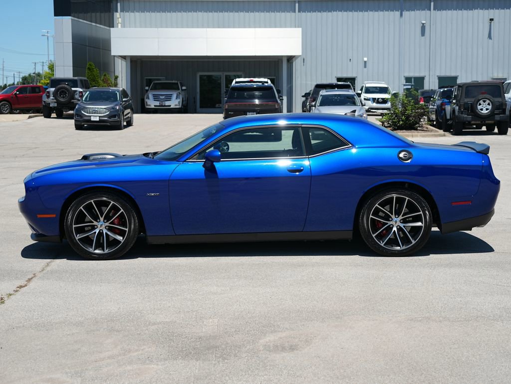 Used 2018 Dodge Challenger R/T RWD image 9