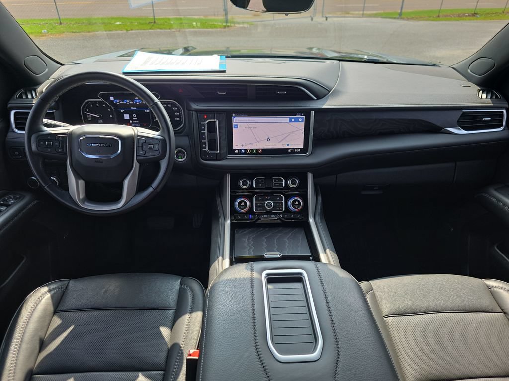 Used 2021 GMC Yukon Denali w/ Denali Premium Package RWD image 13
