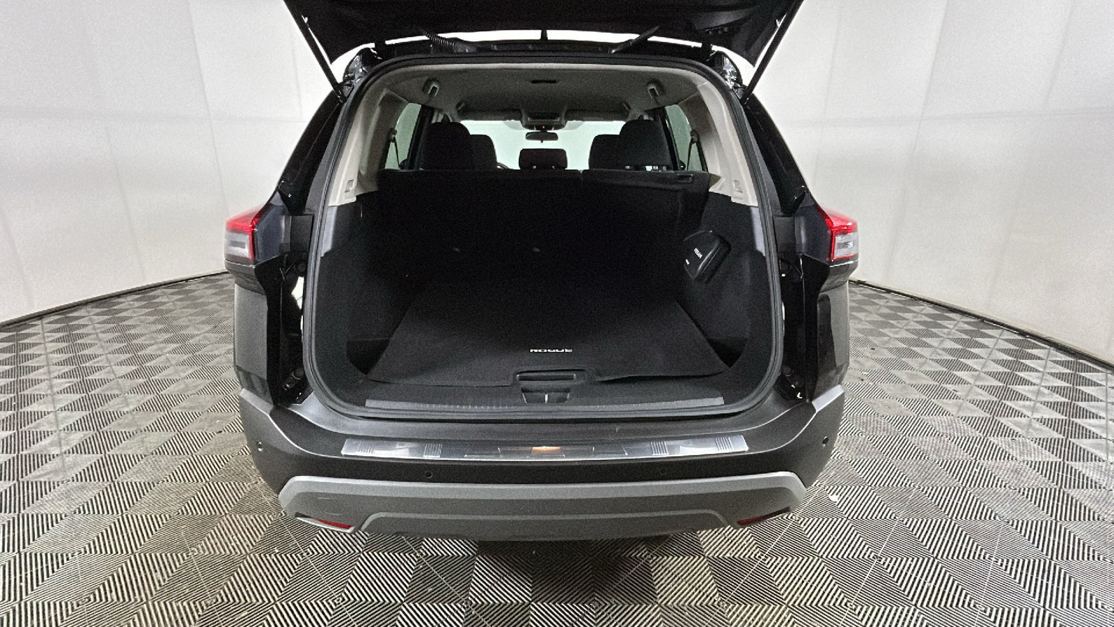 Used 2023 Nissan Rogue SV AWD/4WD image 32