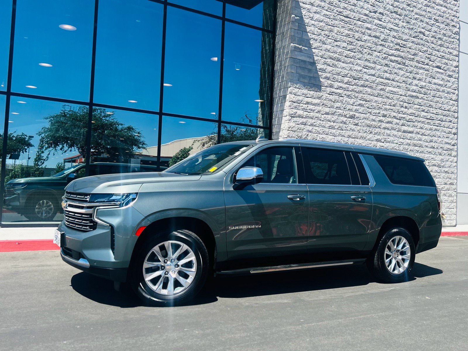 Used 2023 Chevrolet Suburban Premier AWD/4WD image 6