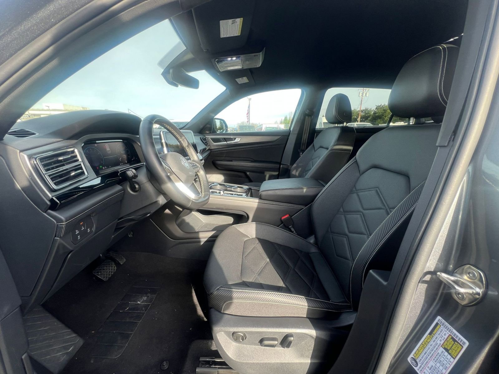 Used 2025 Volkswagen Atlas Cross Sport SE image 27