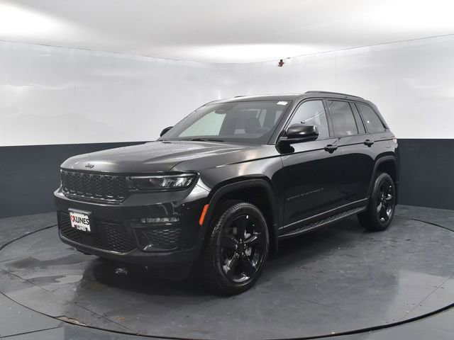 New 2025 Jeep Grand Cherokee Limited w/ Black Appearance Package image 4