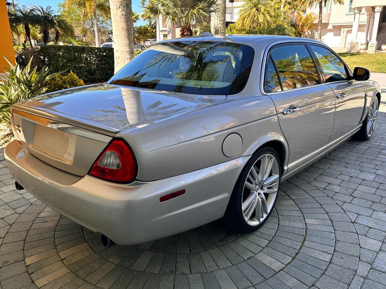 Used 2009 Jaguar XJ Vanden Plas Super V8 Portfolio image 28