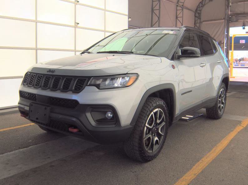Used 2025 Jeep Compass Trailhawk image 1